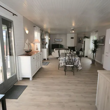 Quaint Chalet With Private Pool In Lesneven
