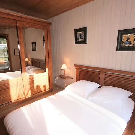 Quaint Chalet With Private Pool In Lesneven *