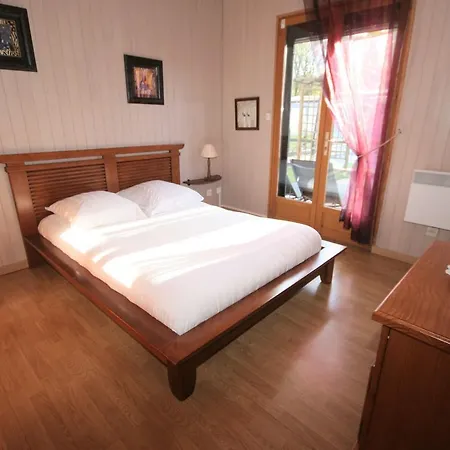 Quaint Chalet With Private Pool In Lesneven Momignies