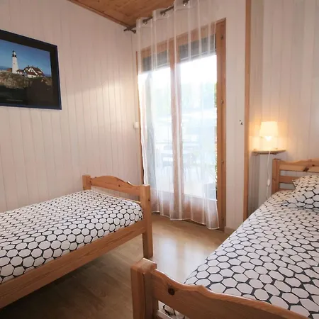 Quaint Chalet With Private Pool In Lesneven *
