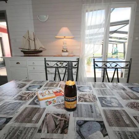 Quaint Chalet With Private Pool In Lesneven *
