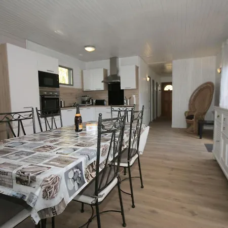 Quaint Chalet With Private Pool In Lesneven Alpstuga