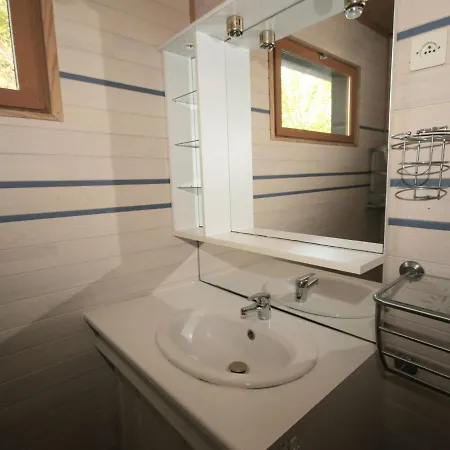 Quaint Chalet With Private Pool In Lesneven Alpstuga *
